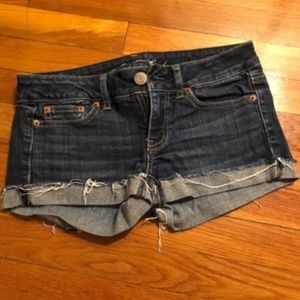 American Eagle size 2 stretch denim shorts frayed